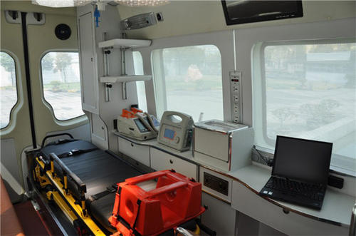 延长县救护车内部